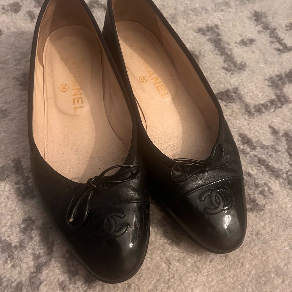 USED CHANEL CAPTOE BALELT FLATS 38.5/8!